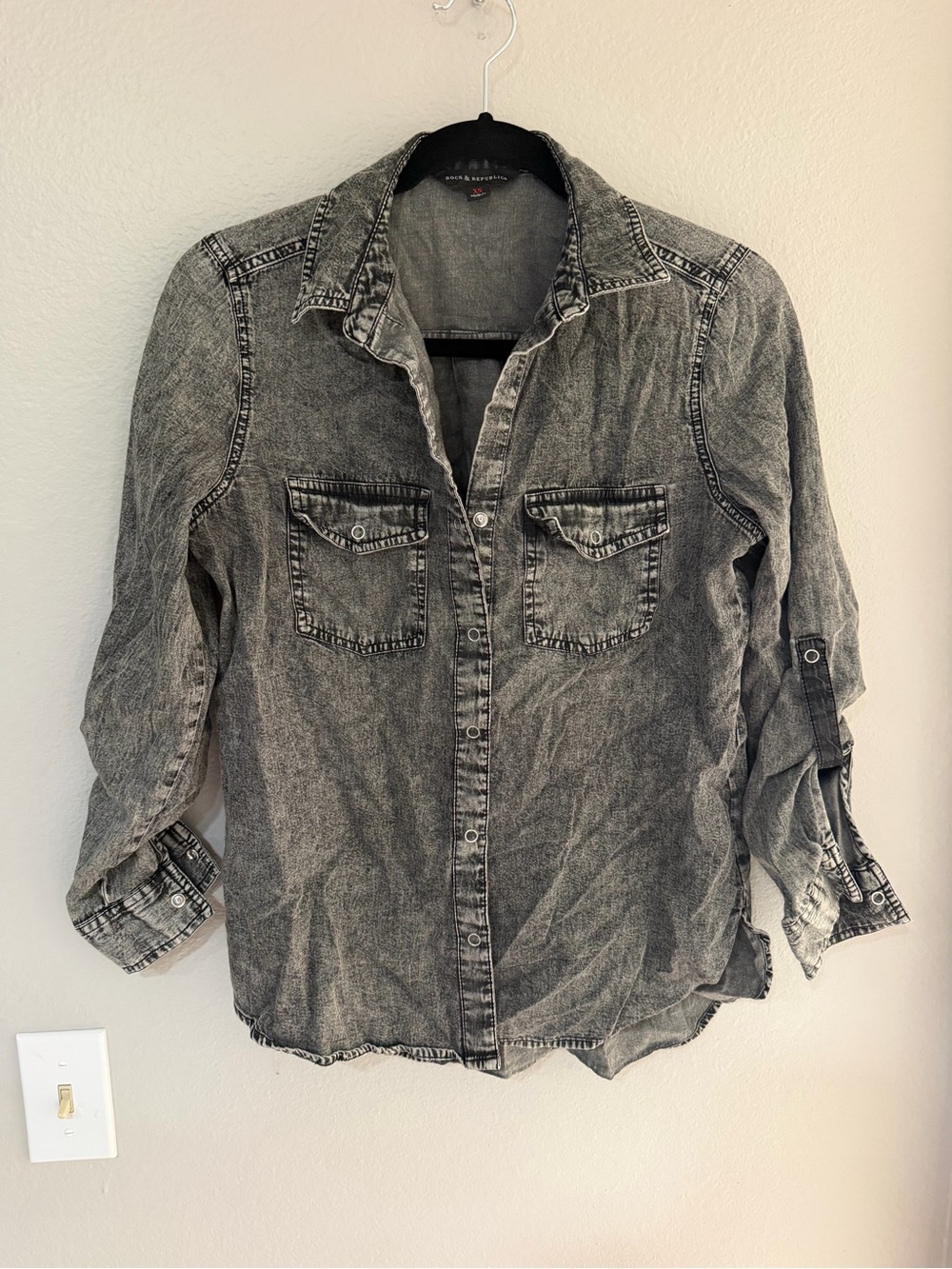 Rock & Republic - Grey Acid Wash Denim - Button Up Collared Shirt Long Sleeve XS